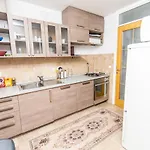 Apartment Modern 2bdr In The Center - Free Parking