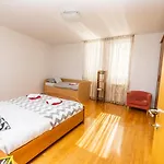 Apartment Modern 2bdr In The Center - Free Parking *