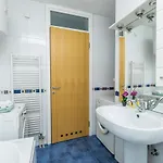 Modern 2bdr In The Center - Free Parking *