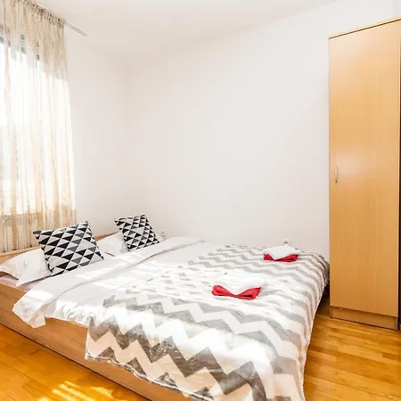 Modern 2bdr In The Center - Free Parking Apartment Sarajevo