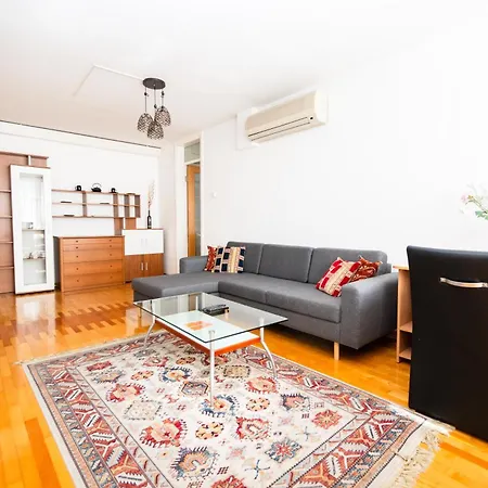Modern 2bdr In The Center - Free Parking Apartment Sarajevo