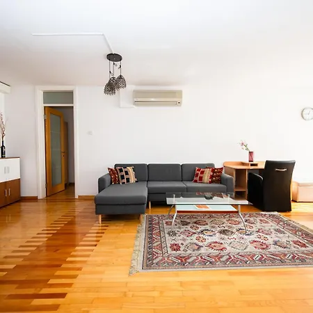 Apartment Modern 2bdr In The Center - Free Parking Sarajevo