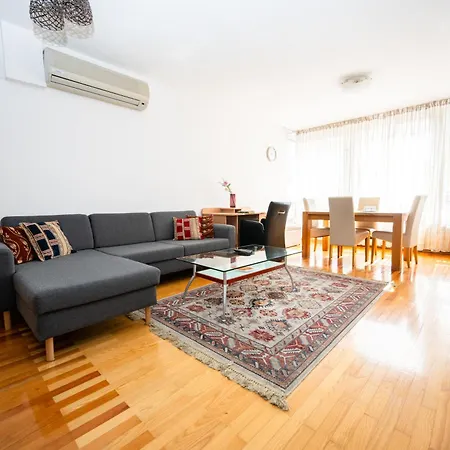 Modern 2bdr In The Center- Free Parking *