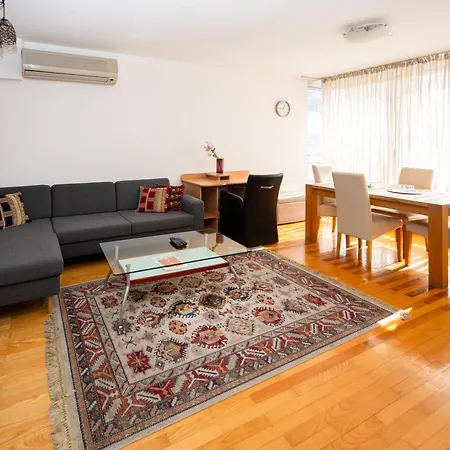 Modern 2bdr In The Center - Free Parking Sarajevo