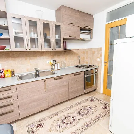 Appartement Modern 2bdr In The Center - Free Parking