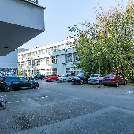 Modern 2bdr In The Center - Free Parking