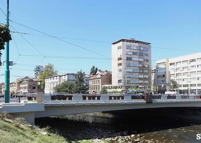 Modern 2bdr In The Center - Free Parking Apartament