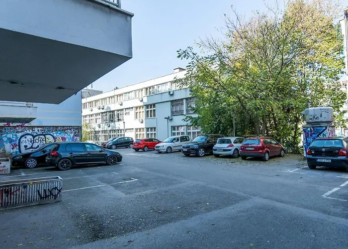 Modern 2bdr In The Center - Free Parking